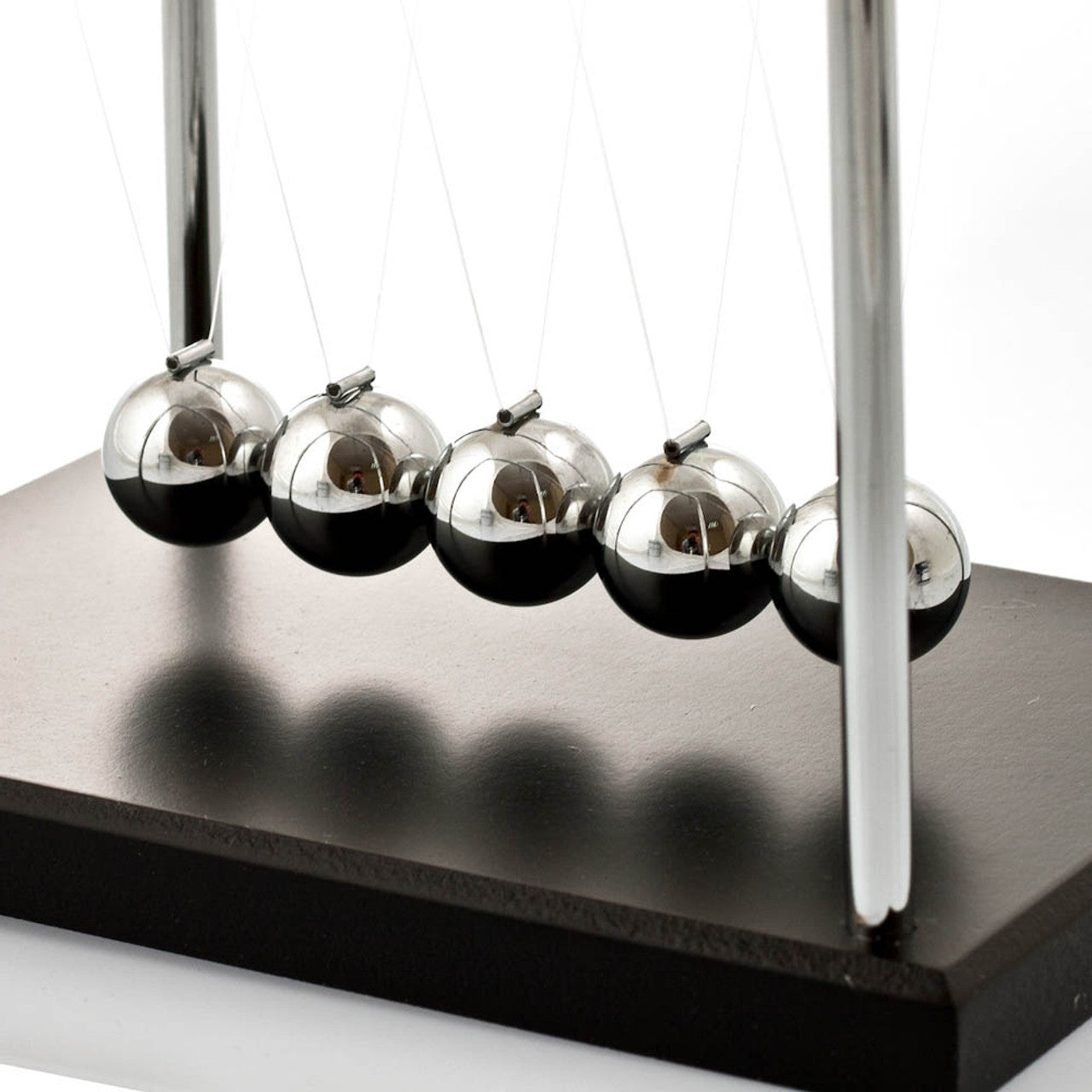 InGenious Newton's Cradle